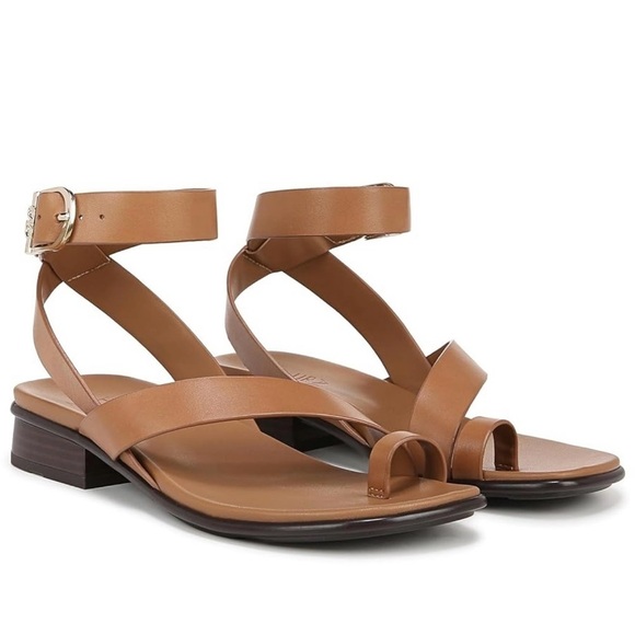 Naturalizer Shoes - NWT Naturalizer
Birch Ankle Strap Sandals